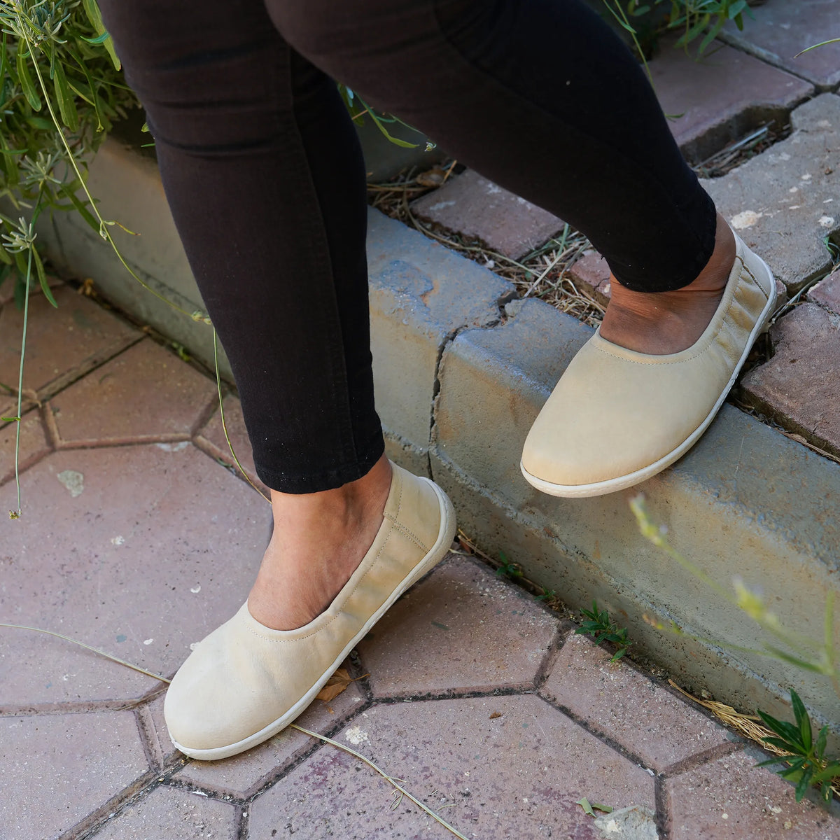 Nubuck Barefoot Ballet Shoes – 6 mm Rubber Sole – Cream
