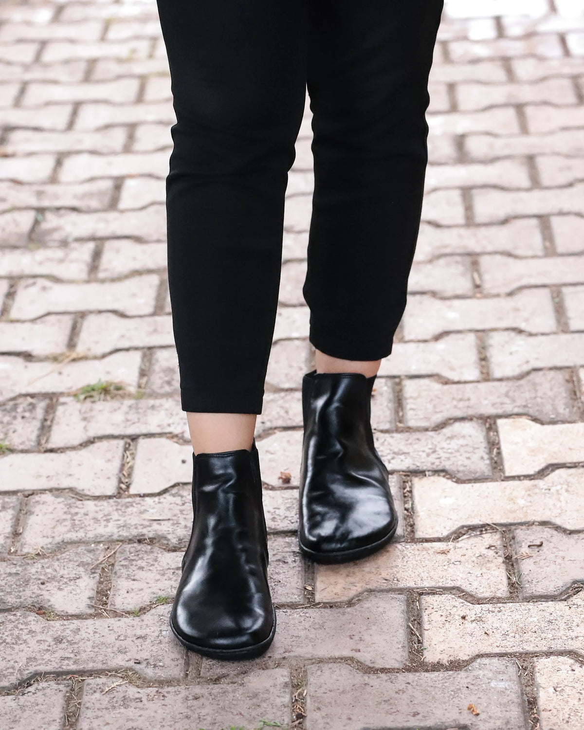 Smooth Barefoot Chelsea Boots Shoes – 6mm Rubber Sole – Black