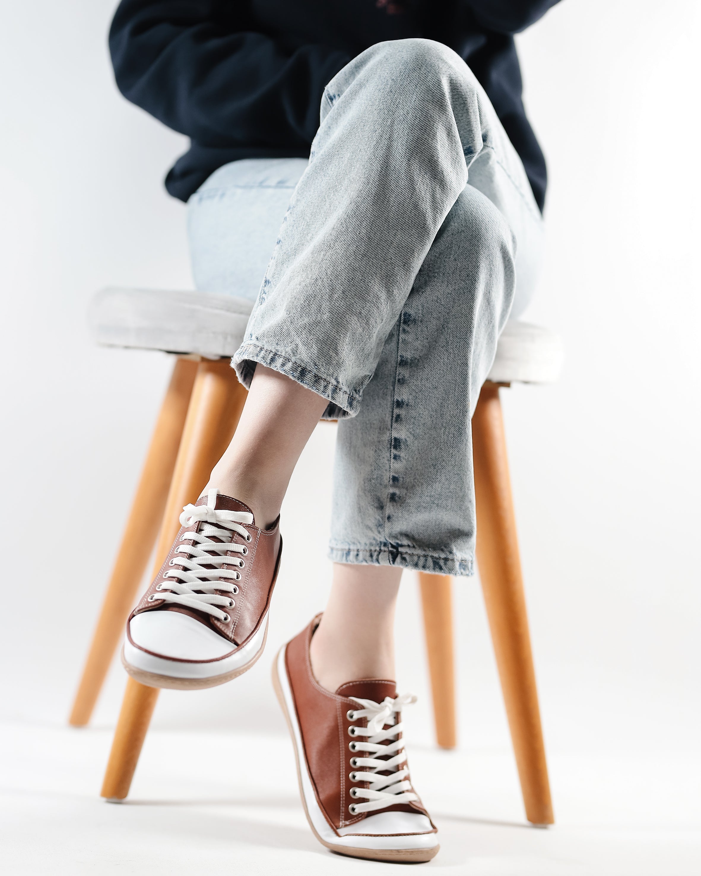 Brown Converse Style Wide Barefoot Shoes Smooth Leather Handmade Rubber Outsole ürününün kopyası ürününün kopyası 