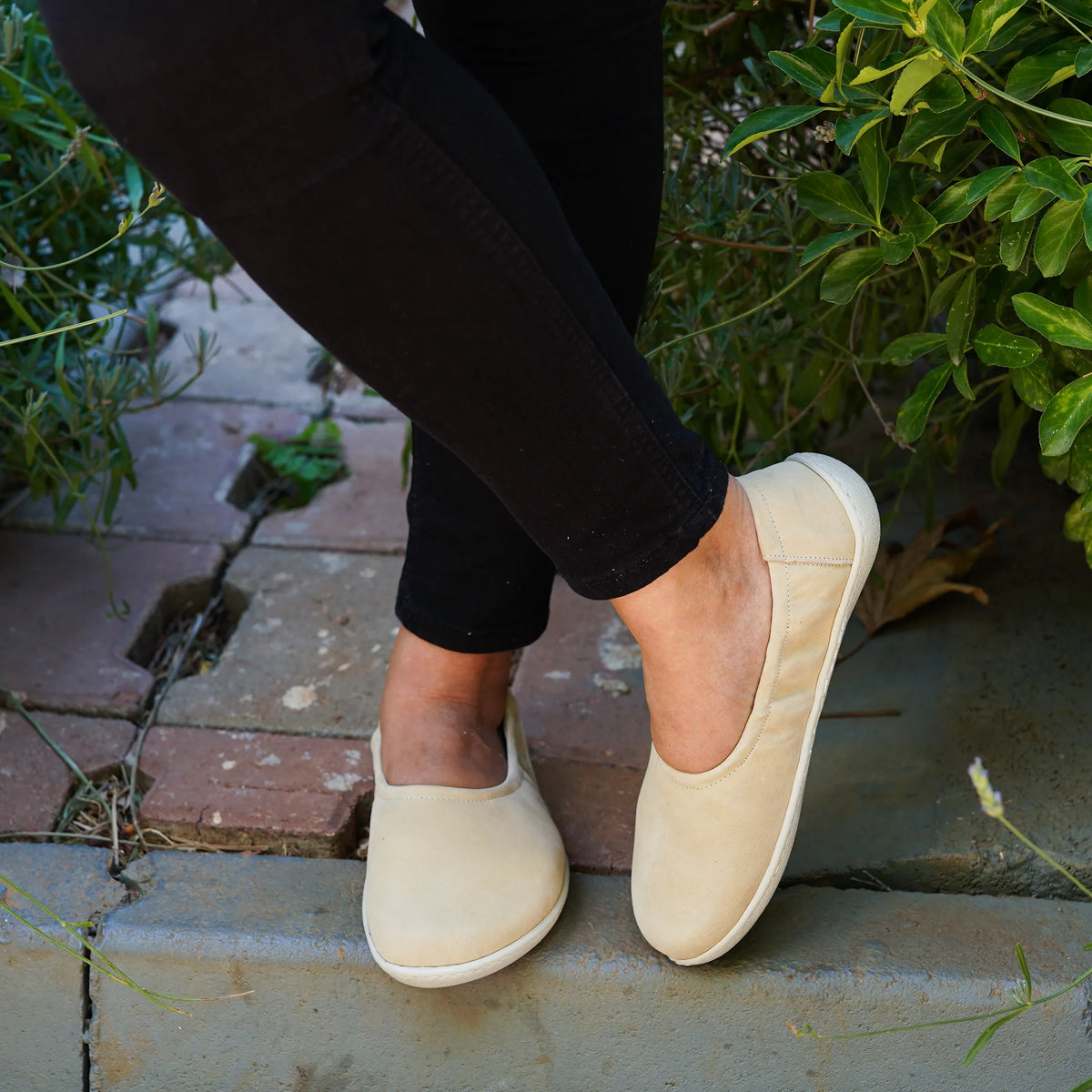 Nubuck Barefoot Ballet Shoes – 6 mm Rubber Sole – Cream