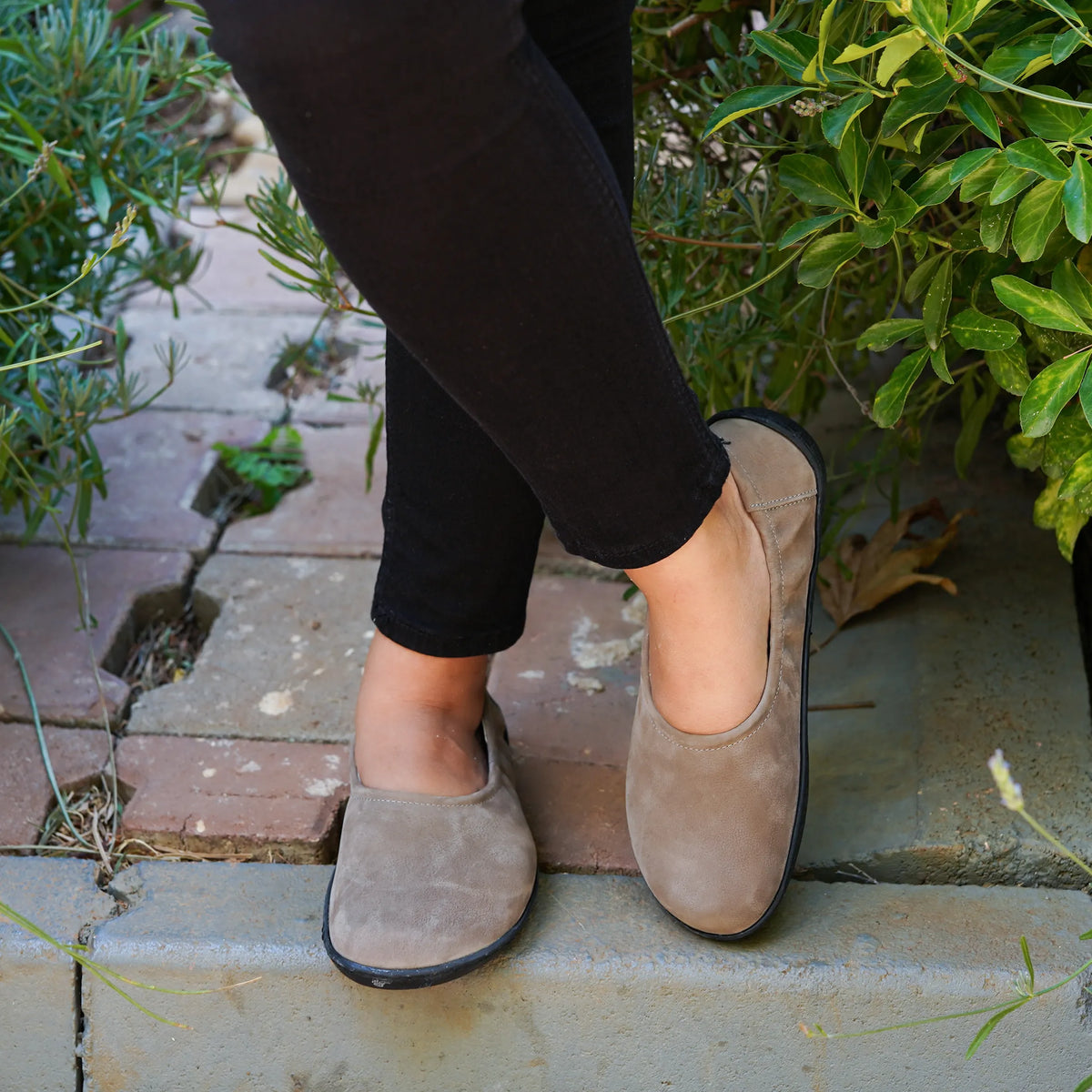 Nubuck Barefoot Ballet Shoes – 6 mm Rubber Sole – Smoked