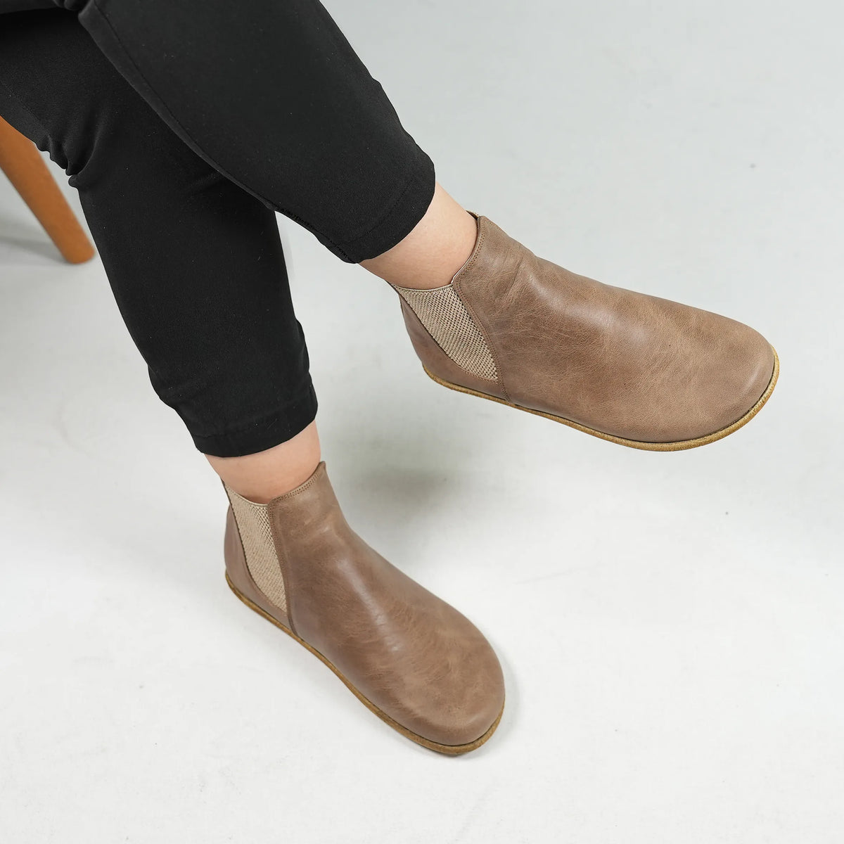 Crazy Barefoot Chelsea Boots Shoes – Classic Sole — Leather Sole – Beige Bizon
