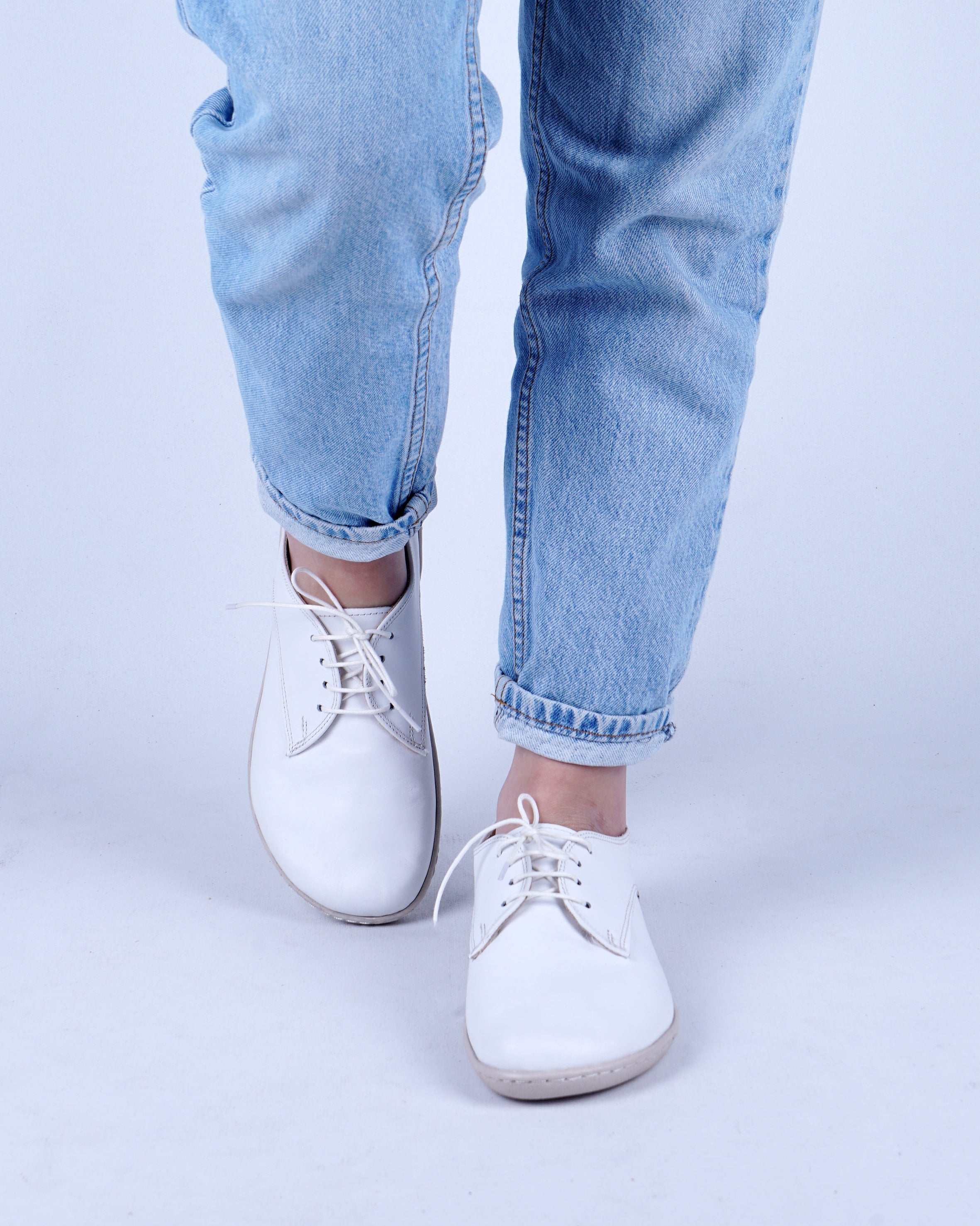 White Oxford Wide Barefoot Shoes Smooth Leather Handmade 6mm Rubber Outsole 