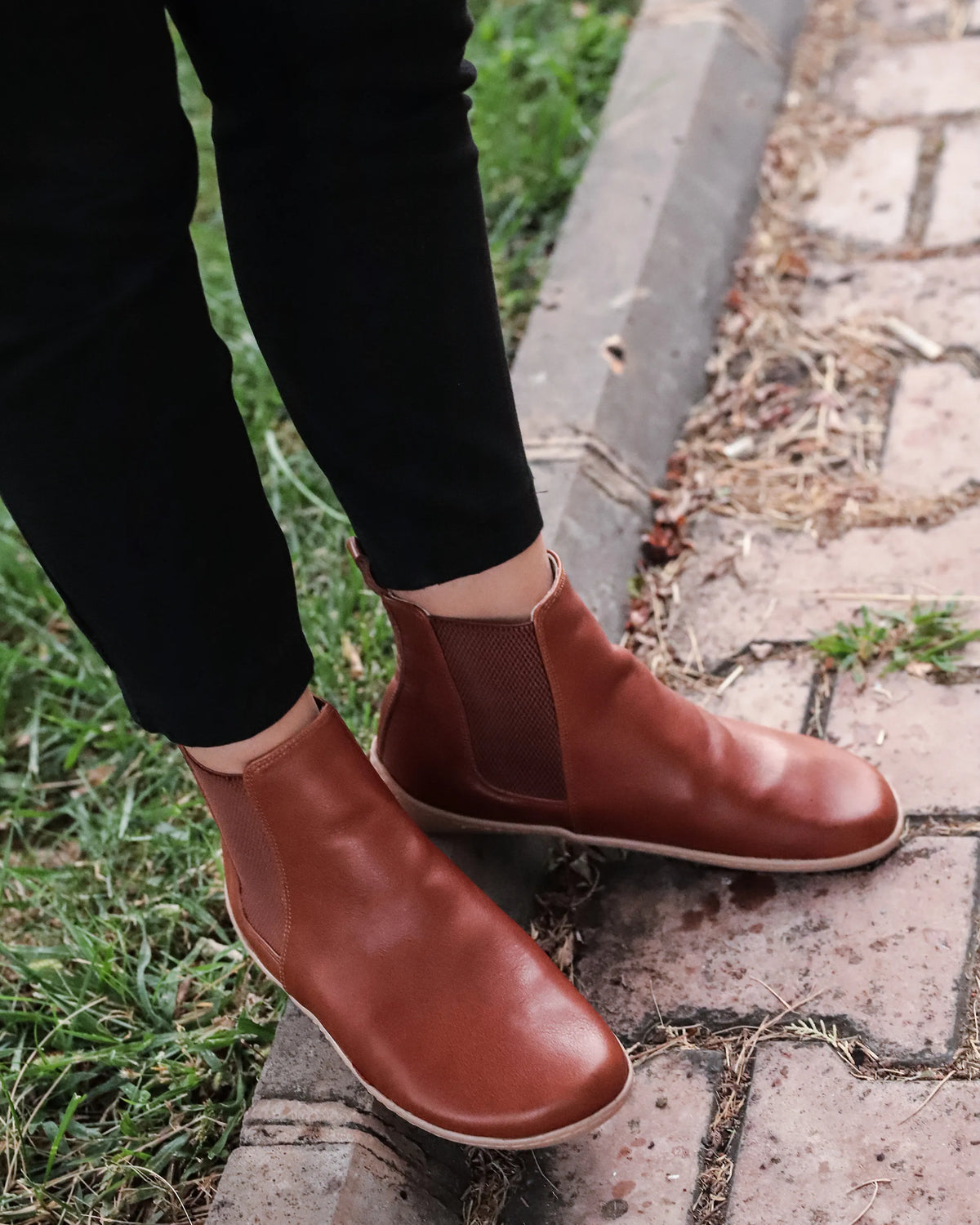 Smooth Barefoot Chelsea Boots Shoes – 6mm Rubber Sole – Brown
