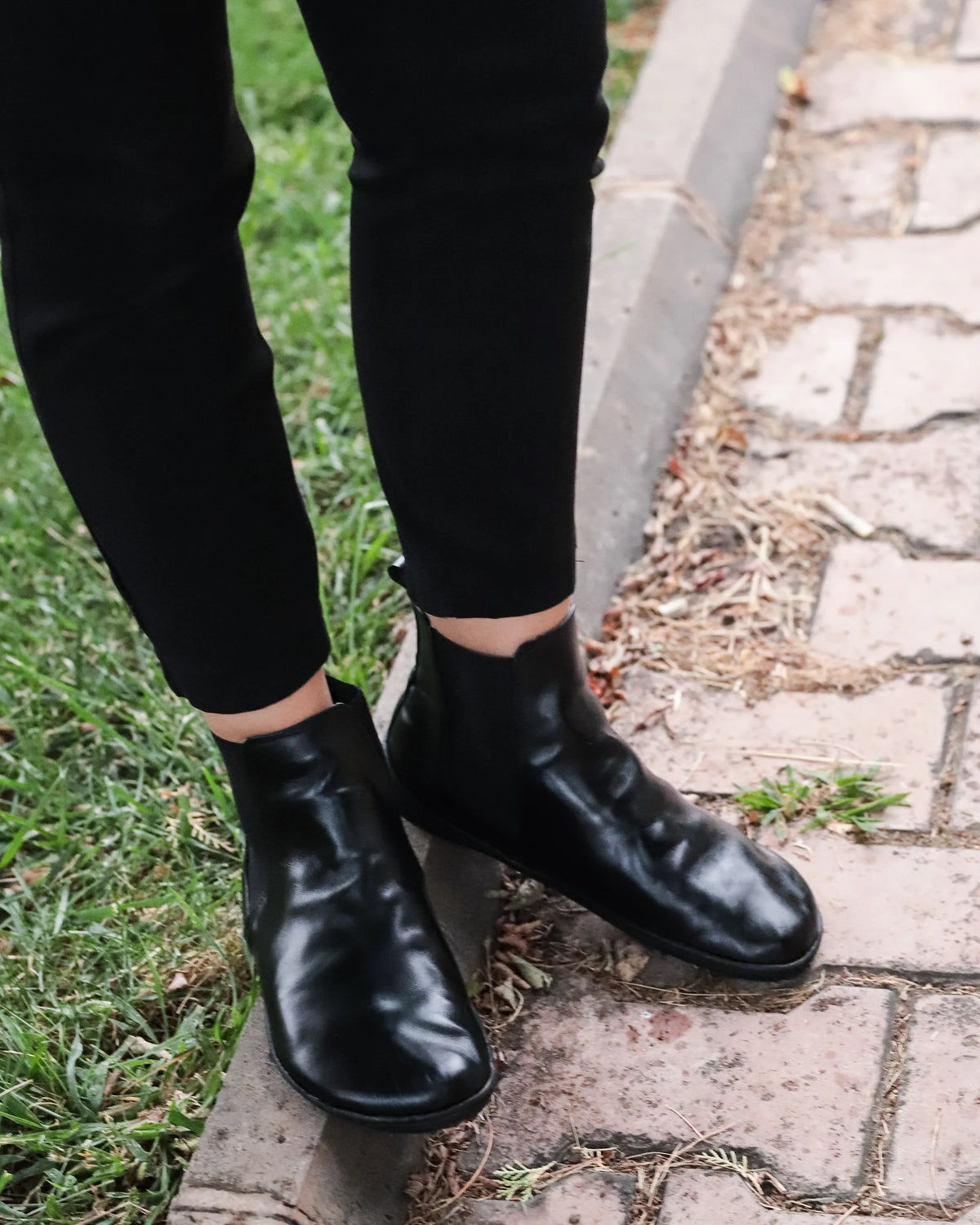 Smooth Barefoot Chelsea Boots Shoes – 6mm Rubber Sole – Black