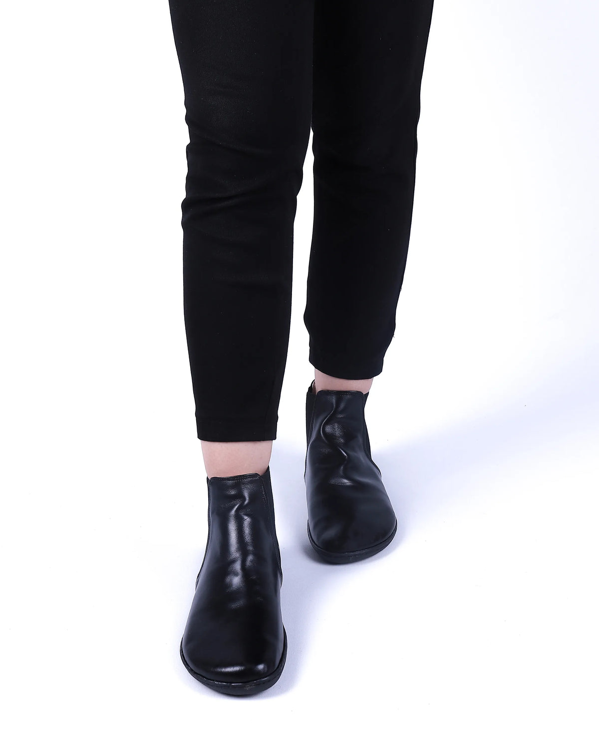 Smooth Barefoot Chelsea Boots Shoes – 6mm Rubber Sole – Black